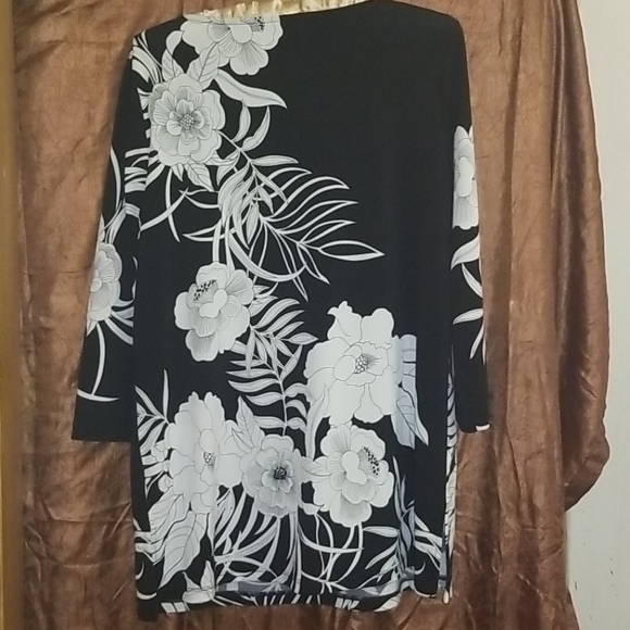 Dennis by Dennis Basso black floral shirt - Picture 2 of 3